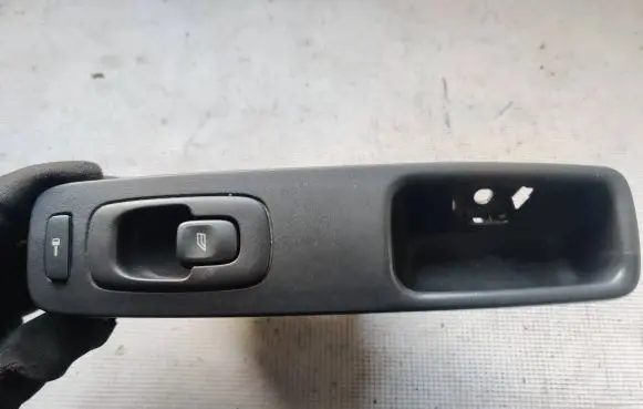 Volvo S70 V70 V70 XC Electric window control switch 8651328