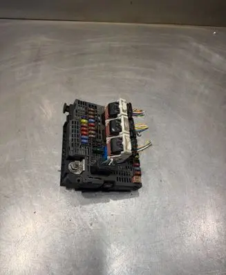 Peugeot 508 Fuse module 9674922080