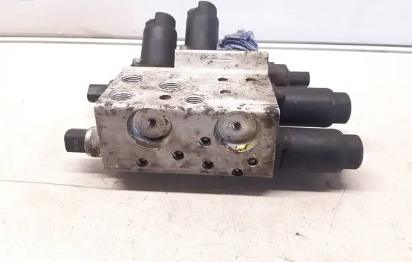 BMW 7 E65 E66 Active stabilizer control/valve assembly 6758704 HE304464 LMW3220