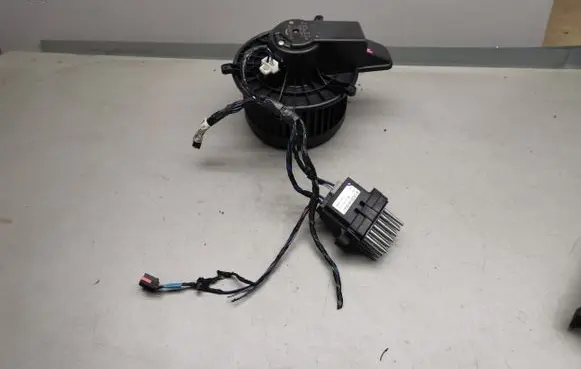 Chrysler Voyager Heater fan/blower 0701132570 AY2727005190 F011500052