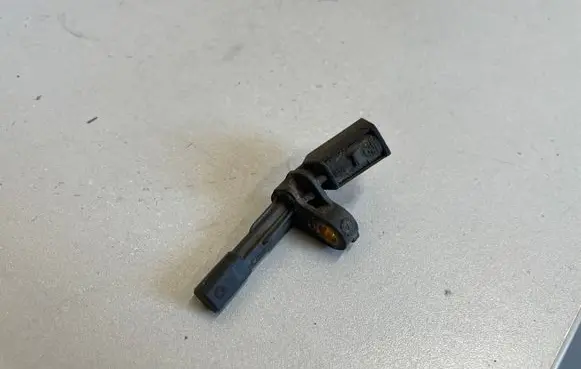 Volkswagen Golf VI ABS rear brake sensor 1K0927807
