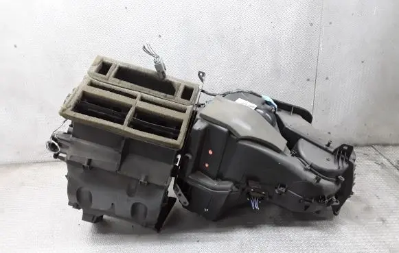 Chrysler Pacifica Interior heater climate box assembly 703881157