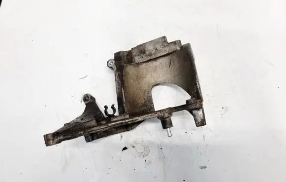 Peugeot 3008 I Engine mounting bracket 9672309580