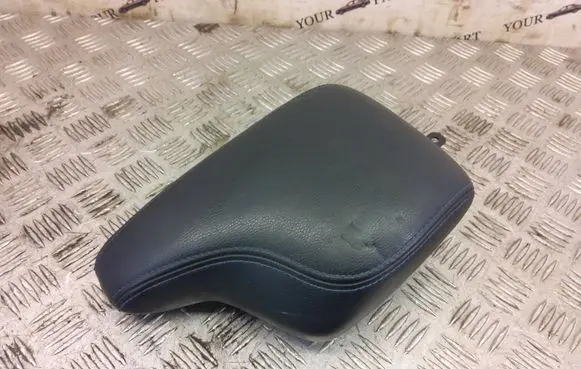 Nissan Leaf II (ZE1) Armrest 133002