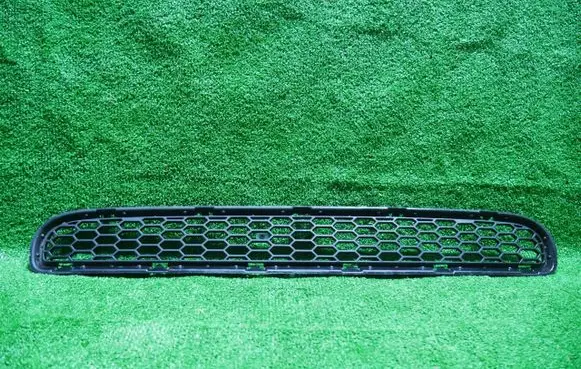 BMW 3 E90 E91 Front bumper lower grill 8040878