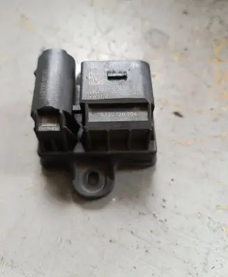 Mercedes-Benz E W212 Glow plug pre-heat relay 0522120204