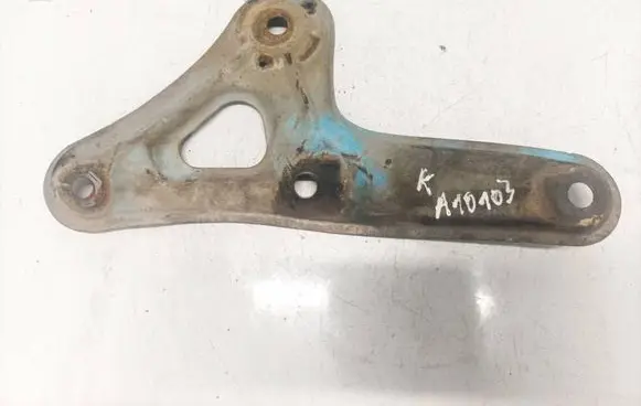 Toyota Avensis T250 Engine mounting bracket