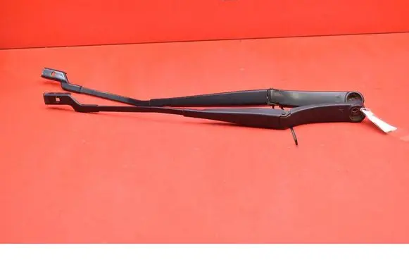 Hyundai i30 Front wiper blade arm F00S51F102