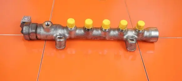 Peugeot 208 I Fuel line pipe SH01