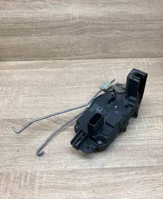 Opel Zafira B Front door lock 13210748 41412091