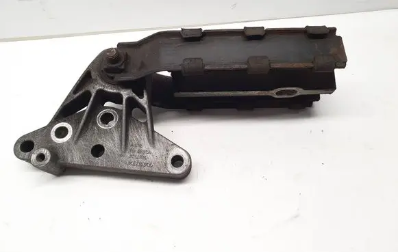 Volvo V70 Engine mount bracket 8G9N6P082BA XG2598