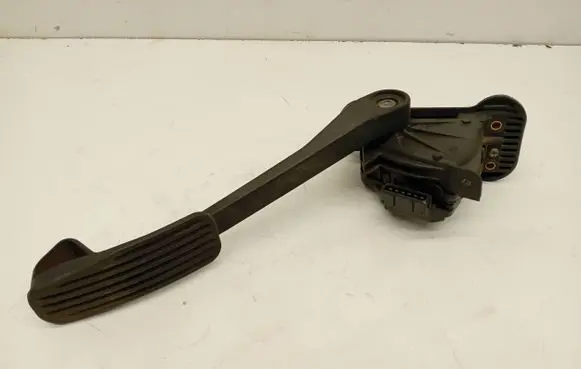 Volvo S60 Accelerator throttle pedal 6PV00853701 30636004
