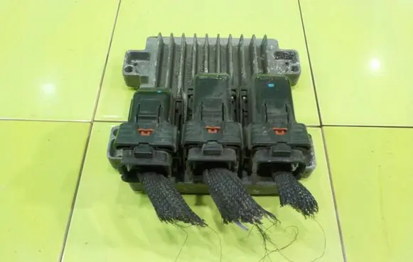 Opel Corsa E Engine control unit/module 12669322