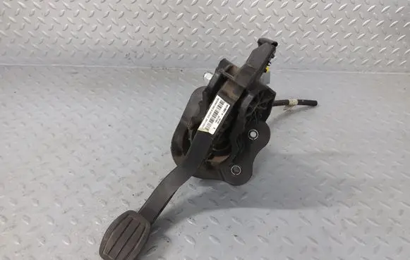 Peugeot Partner III Clutch pedal 9820886180