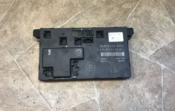 Mercedes-Benz E W211 Door control unit/module 2118702285