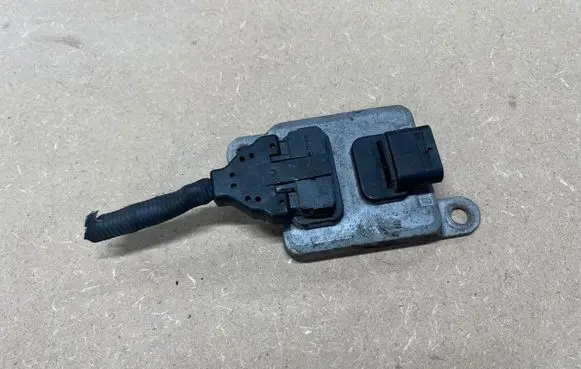 Mercedes-Benz C W205 Lambda probe sensor A0009053503 A0009053501 5WK96682D