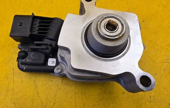 BMW X5 E70 Front gearbox reducer motor 7643762