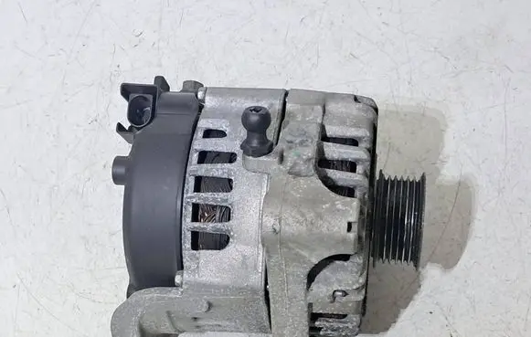 BMW 3 E90 E91 Generator/alternator 7805432 FG18D024 2605773C