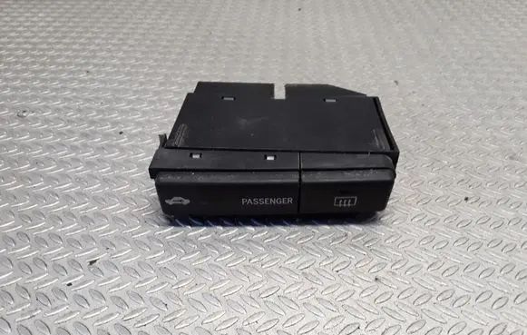 Toyota Avensis T250 Windscreen/window heater switch 8479005110D