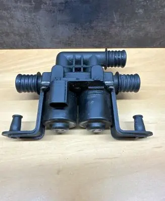 BMW 5 E60 E61 Coolant heater control valve 6931708 060531 1147412282
