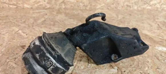 Volkswagen PASSAT B5 Engine mounting bracket 8D0199307L