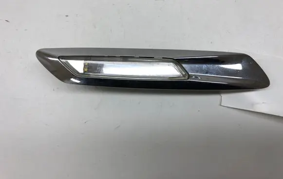 BMW 5 F10 F11 Front fender indicator light 7154167 7154169 01038701