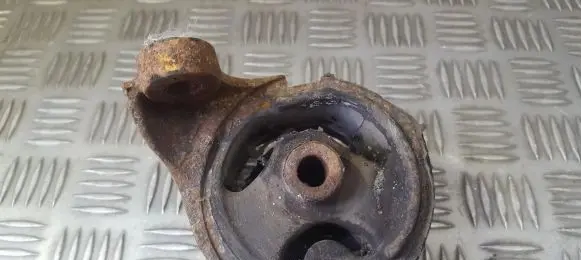 Engine mount bracket