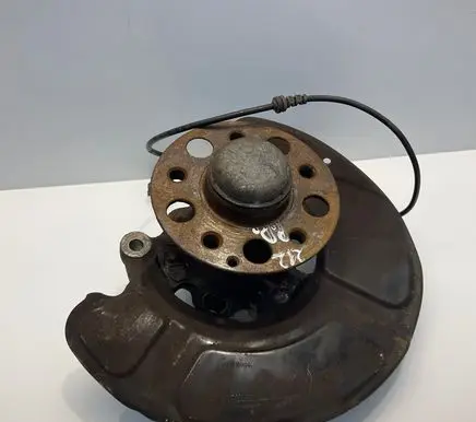 Front wheel hub