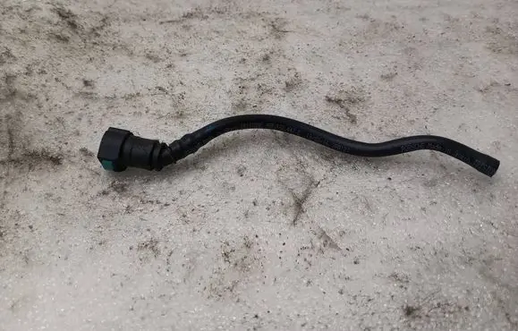 Engine coolant pipe/hose