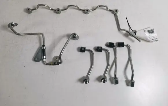 Fuel injector supply line/pipe