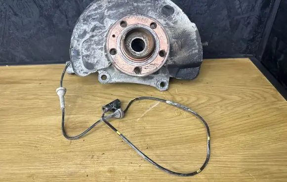 Volvo S80 Front wheel hub 9461943