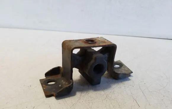 Nissan Pathfinder R51 Muffler mount bracket/holder 