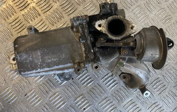 Renault Espace V (RFC) EGR valve cooler 147357086R