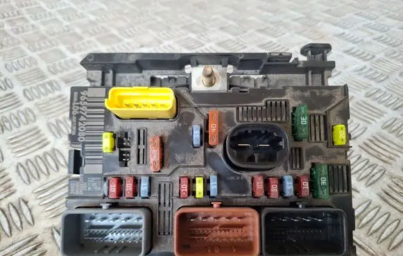 Peugeot 307 Fuse module 9659742080
