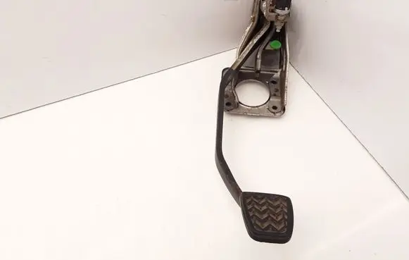 Toyota Yaris Verso Brake pedal
