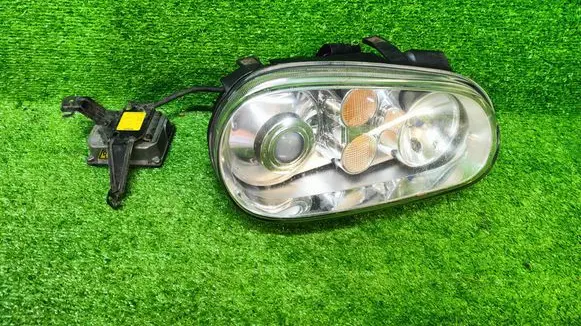 Volkswagen Golf IV Headlight/headlamp 1307011039 8N0907474A