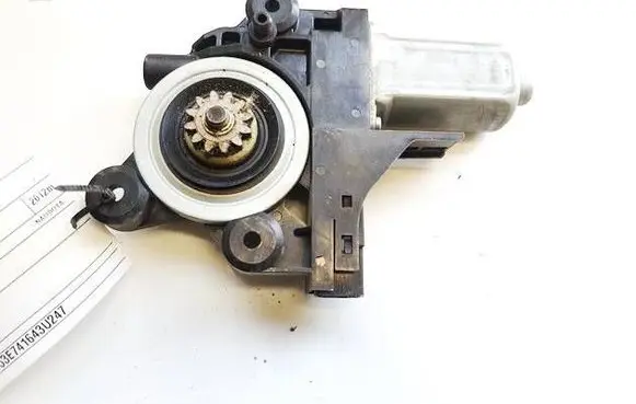 Volvo V70 Front door window regulator motor 970714102