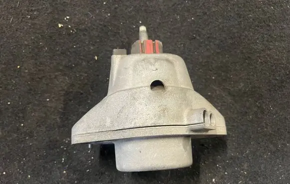 Engine mount bracket