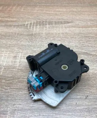 Toyota Avensis T270 Air flap motor/actuator 1138002800 WITHPLUG