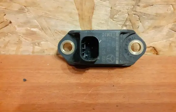 Mercedes-Benz E W211 Airbag deployment crash/impact sensor 0025426918 328