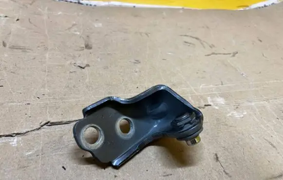 Ford Explorer VI Front door lower hinge 