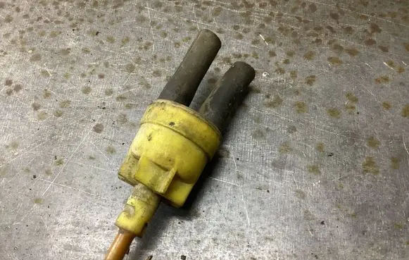 Mercedes-Benz W123 Vacuum valve 1268000078