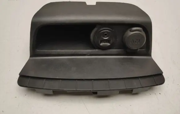 Peugeot 2008 I USB socket connector 9674655277