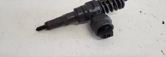 Audi A4 S4 B5 8D Fuel injector 038130073AC
