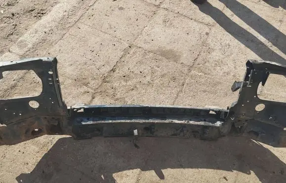 Volkswagen Transporter - Caravelle T4 Bottom radiator support slam panel 