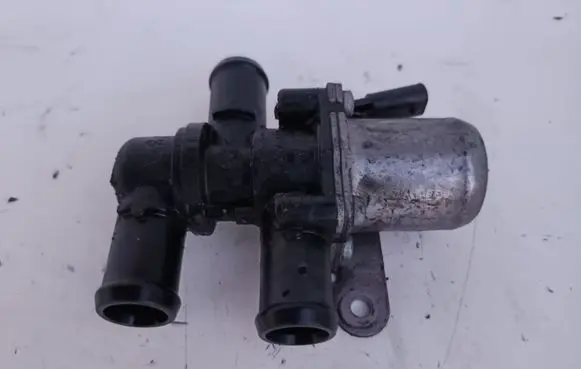 Volkswagen Golf VII Coolant heater control valve 5Q0906457C
