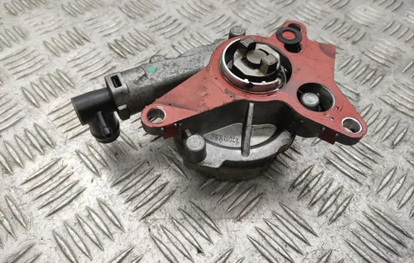Nissan Qashqai+2 Vacuum pump 8200845984