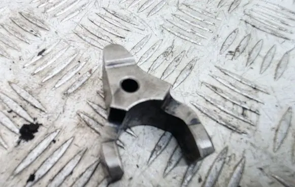 Mitsubishi L200 Fuel Injector clamp holder 