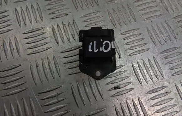Renault Clio III Heater blower fan relay 