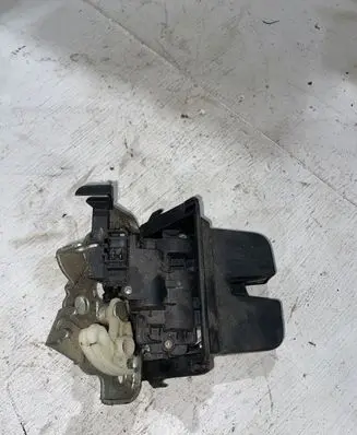 Skoda Superb B6 (3T) Tailgate/trunk/boot lock/catch/latch 3T9827520